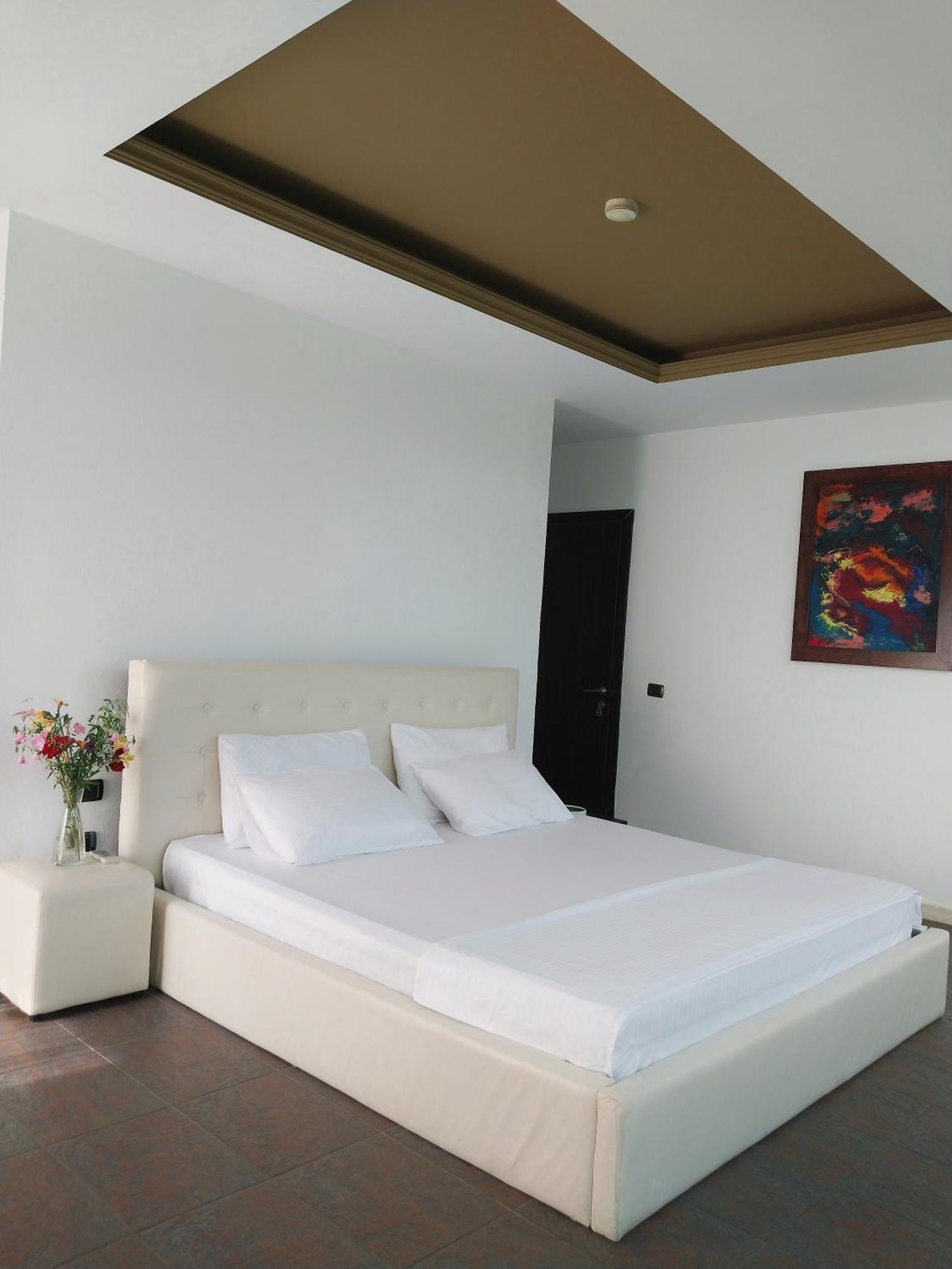 Hotel Different Divjake Luaran gambar